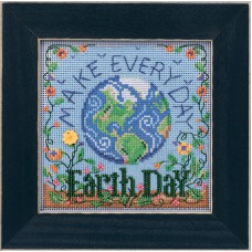 Набор для вышивания бисером День Земли  13,33 х 13,33 см (5,25