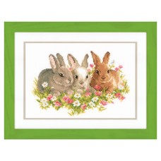 Набор для вышивания Кролики в цветочном поле