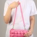Цепочка для сумки, пластиковая, с карабинами, 23 × 17 мм, 68 см, цвет розовый/золотой